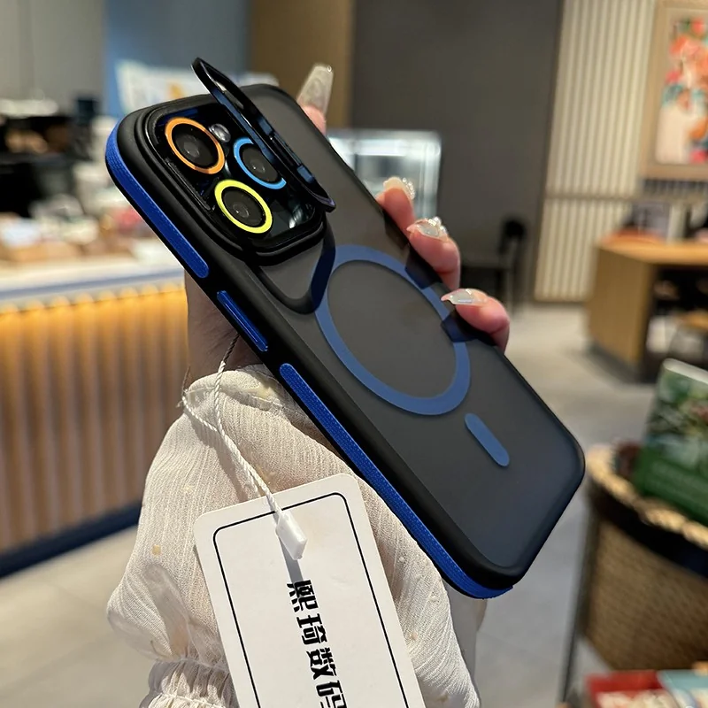 Graue Halbtransparente iPhone-Hülle mit MagSafe & Klappbarem Kamera-Schutz €13.50